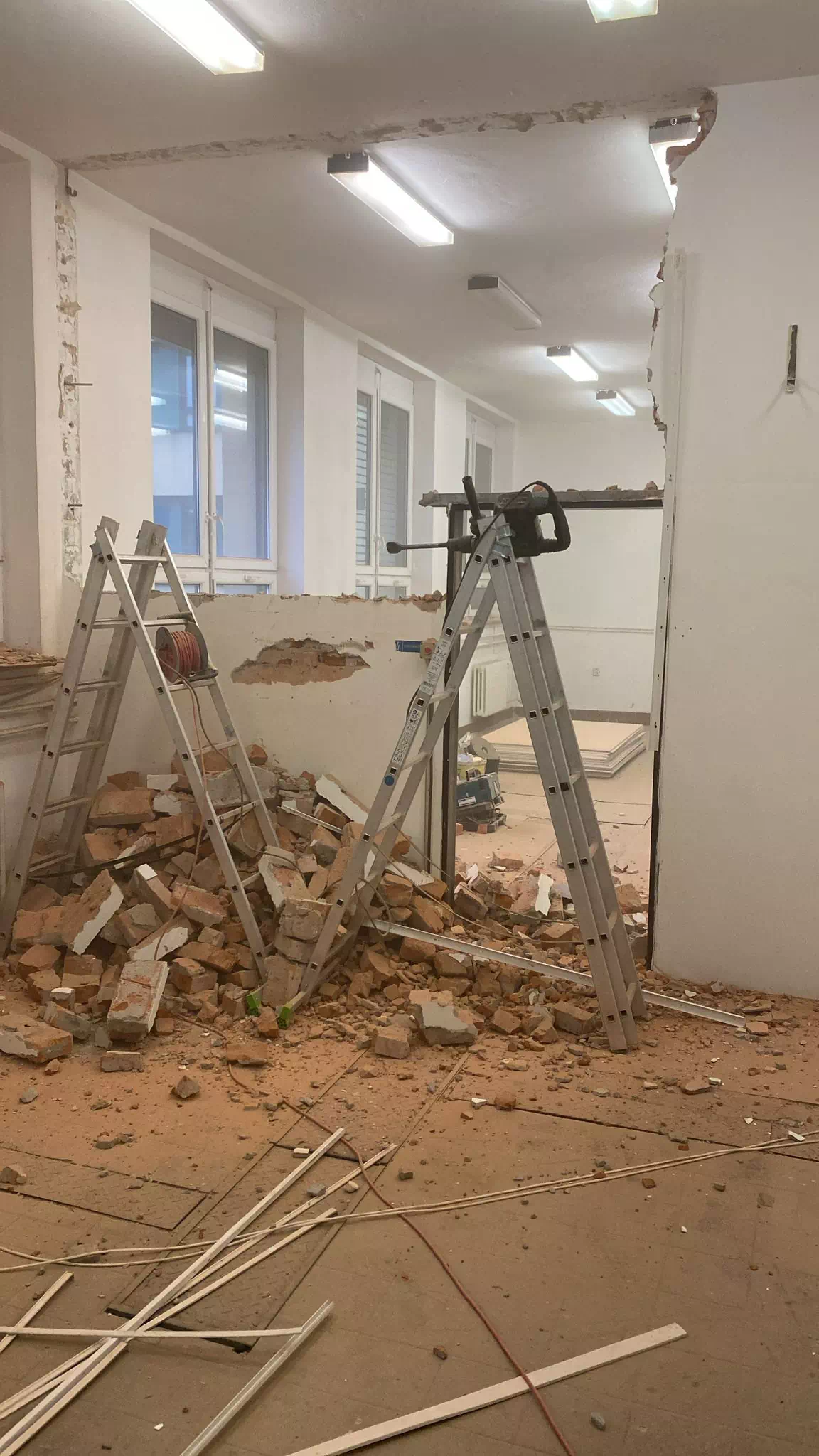 Bourání zděných příček