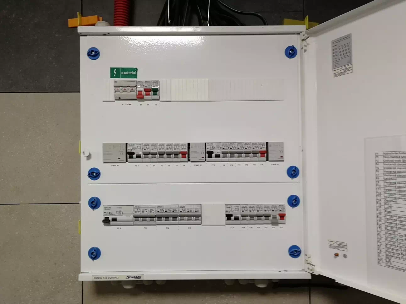 Montáž elektro rozvaděče